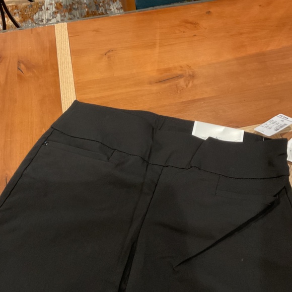 Christopher and Banks 6 Petite signature slimming crop pants - Picture 2 of 4